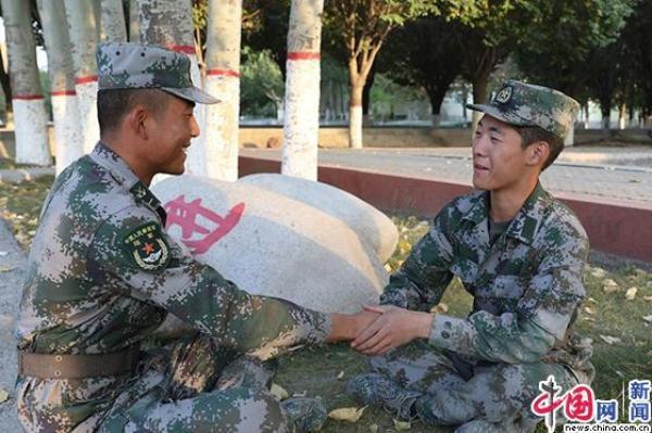 带你走进新疆军区某炮兵旅 看新兵如何完成成长蜕变