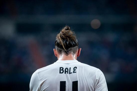 大圣归来!再次上演极速超车,七彩祥云就在他脚下