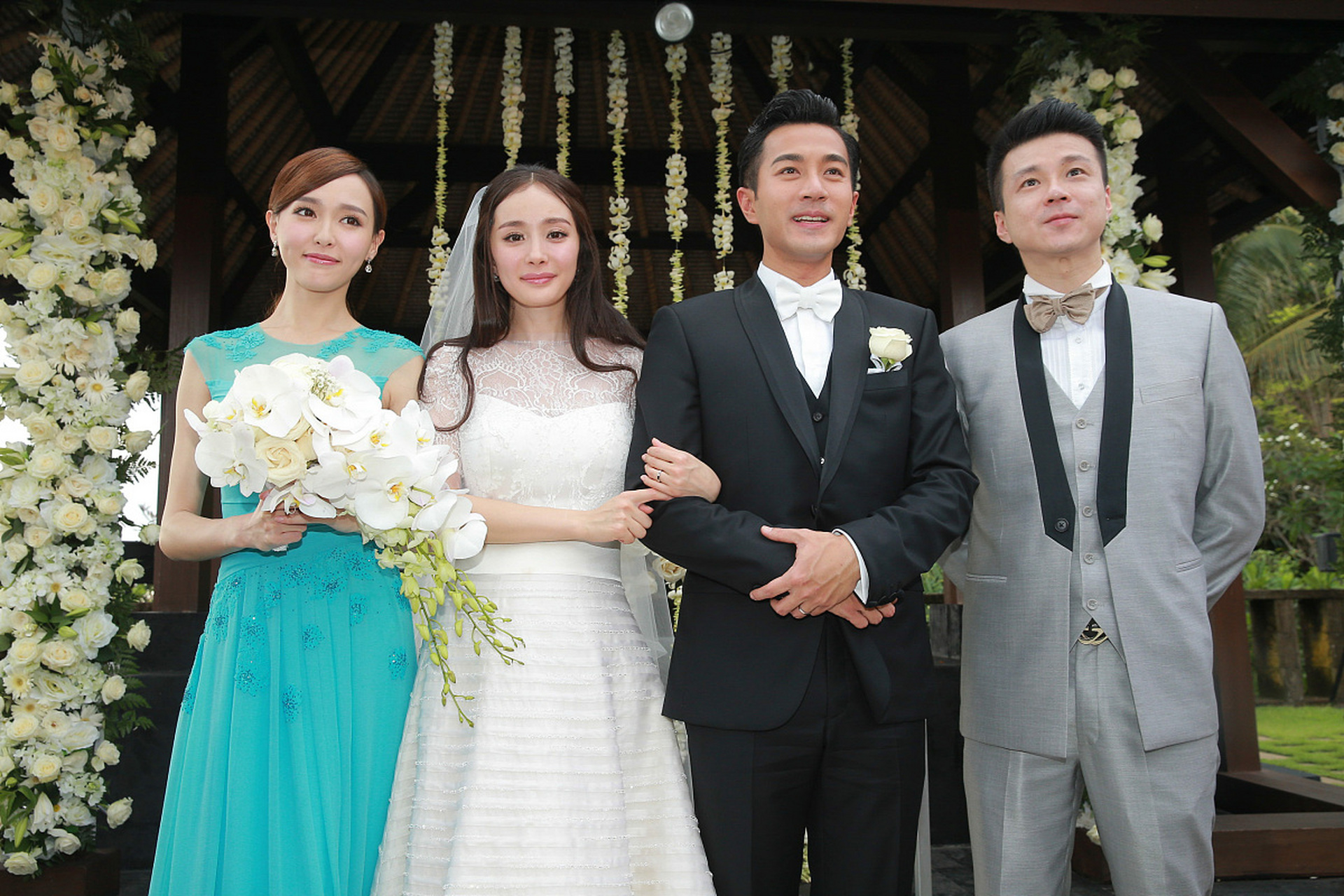 陈妍希在潘玮柏和宣云的巴厘岛婚礼上穿着绿色碎花裙成为焦点.