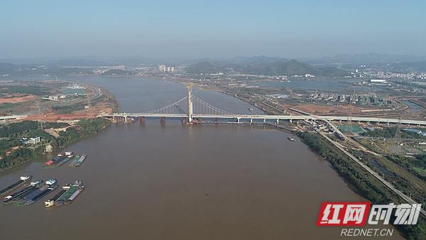 湘潭市昭华湘江大桥正收尾 预计年底通车