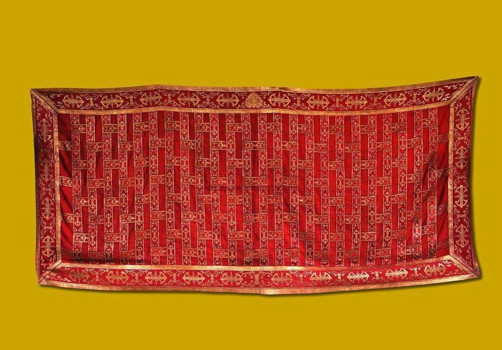 男子9万买袈裟,专家称太晦气但愿出18万收购,3年后却拍出1.3亿