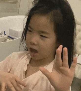 黄奕晒女儿无滤镜照 黄芊玲越长越像爸爸