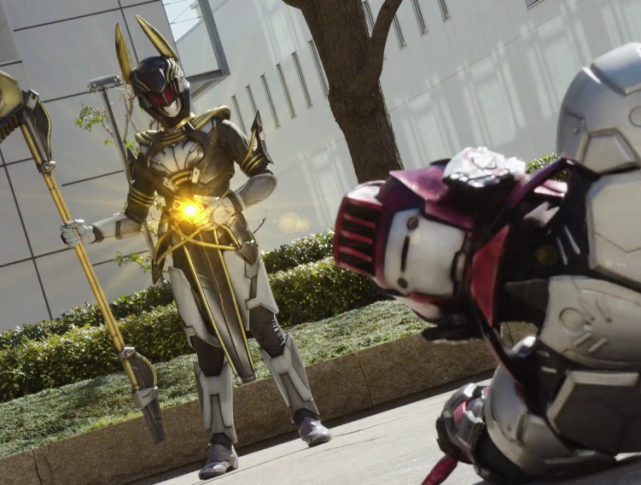 假面骑士零一:剧中修玛吉亚还要毁灭人类,剧外却和刃姐在狂笑!