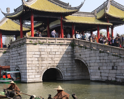 山西太原十字桥,位于山西太原市晋祠内,该桥呈十字形,如大鹏展翅,位于