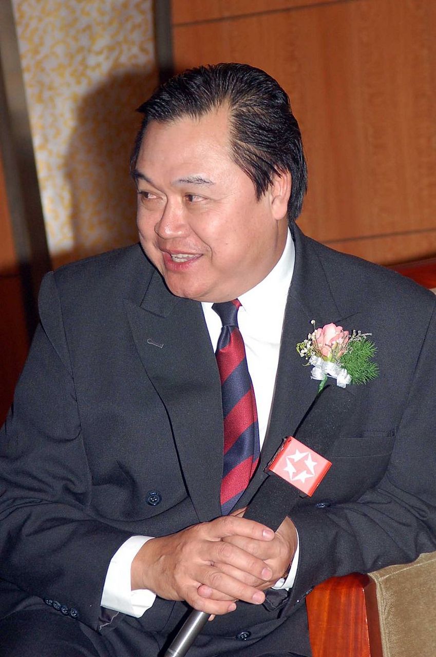 陈光作为山东省最年轻的市长,在1991年做出了大胆的决定,将所有国企的