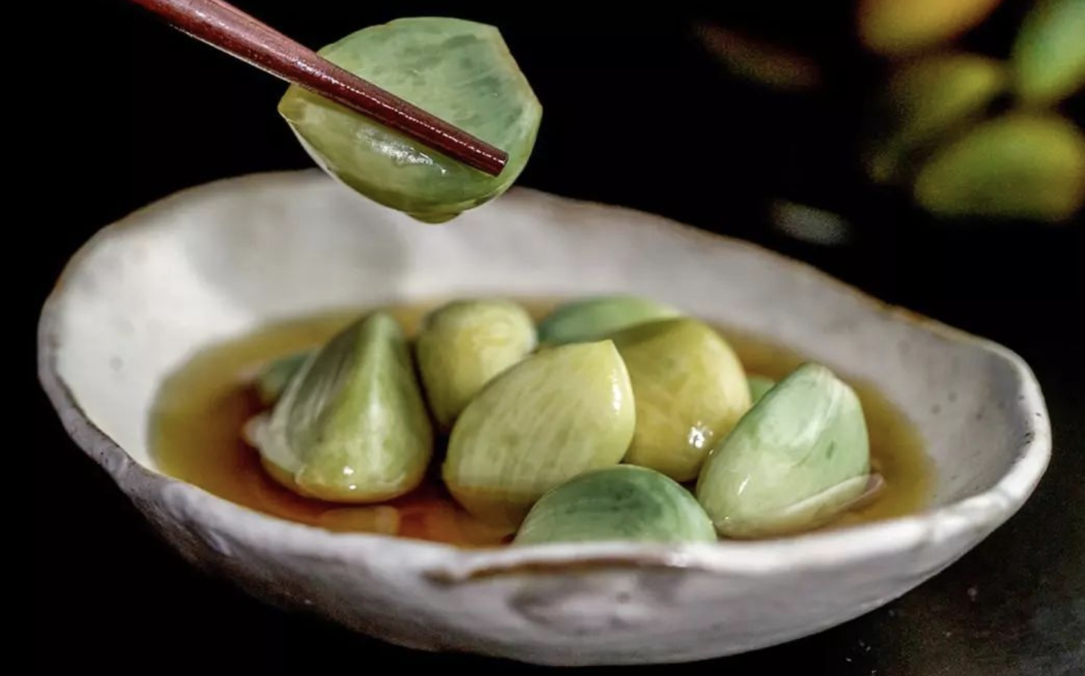 又要腌腊八蒜了!提前做好"功课,你的腌蒜才会更绿更爽口!