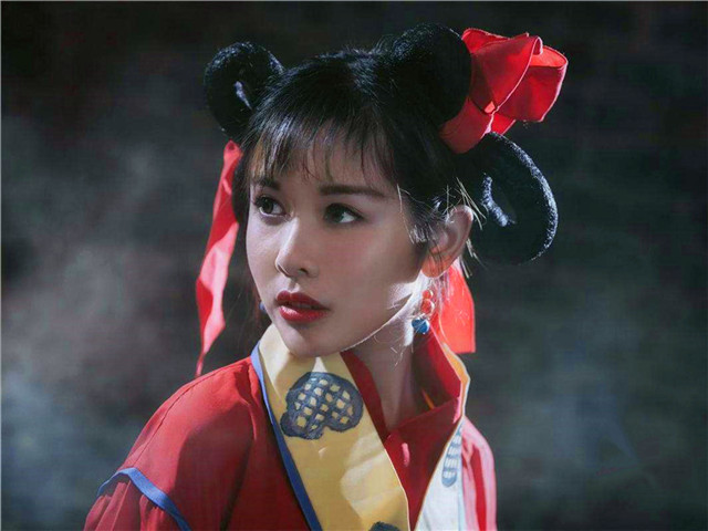 小昭被镣铐锁住手脚,真是因为杨逍怀疑她是奸细吗?其实因为此人