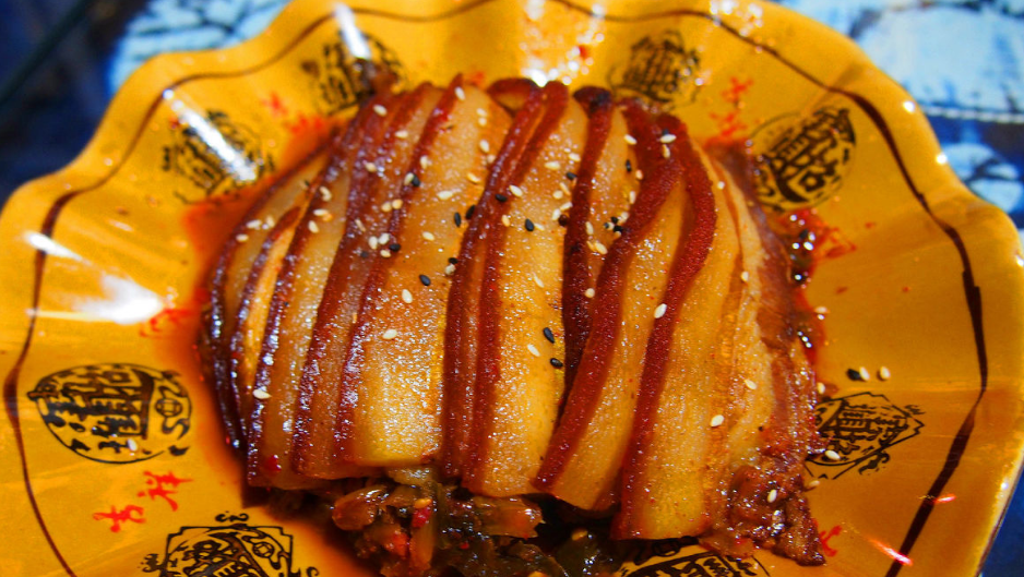 大刀烧白:肉质软糯,肥而不腻,满足你的美食欲望
