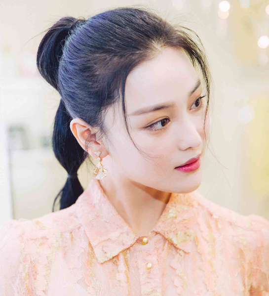 盘点娱乐圈中5位人缘差的女明星,差到没朋友,一手好牌