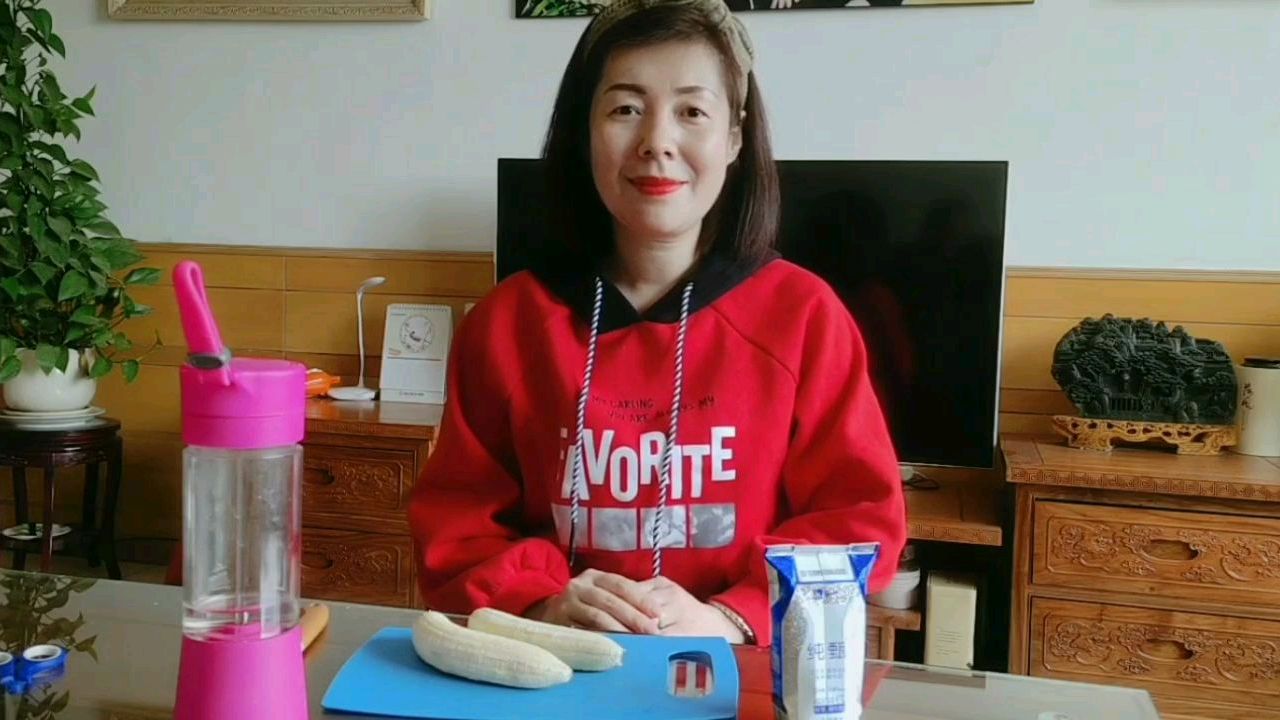 艳然带你做一款健康美味的香蕉奶昔