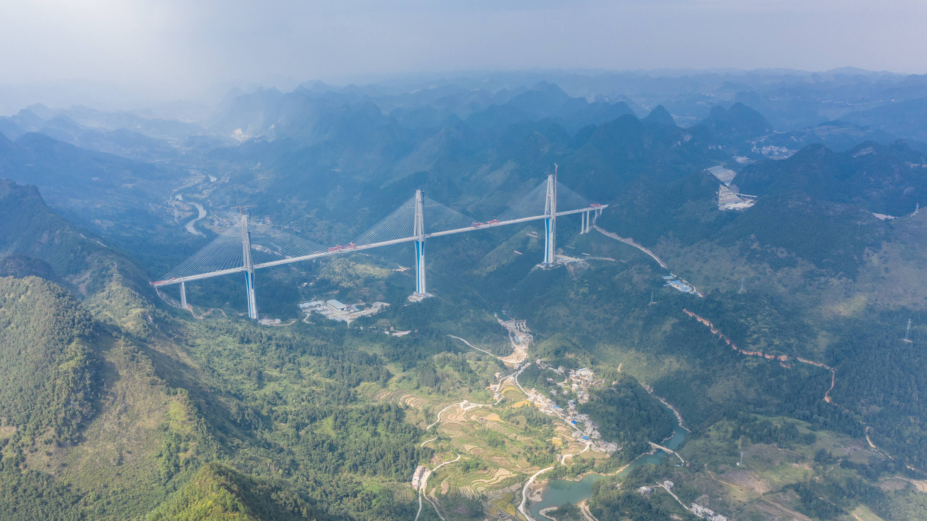 贵州平塘特大桥成功合龙(10)