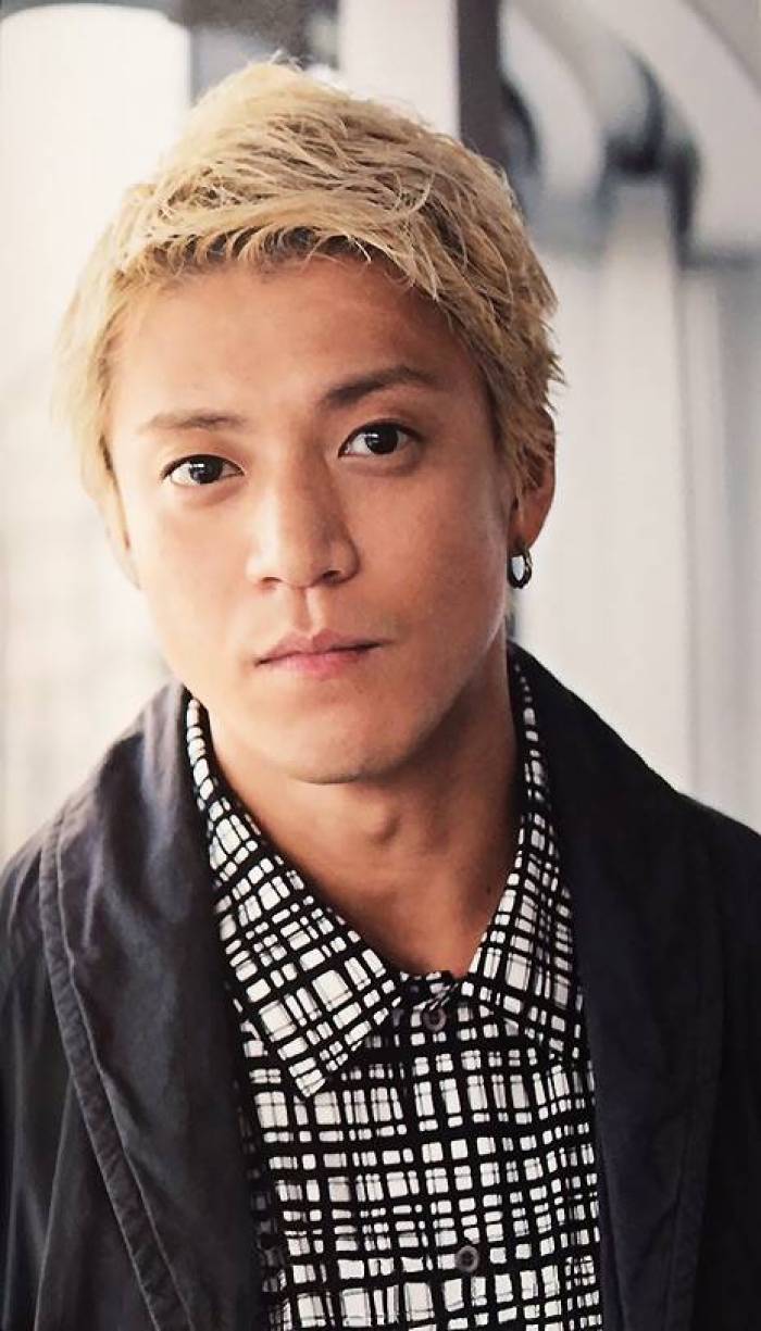 这个早期电视剧里的扮相,也是美男子一枚.是不是很惊艳!