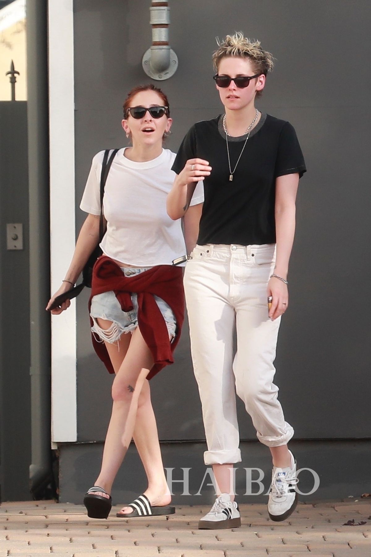 克里斯汀·斯图尔特(kristen stewart 与新女友莎拉·丁金(sara