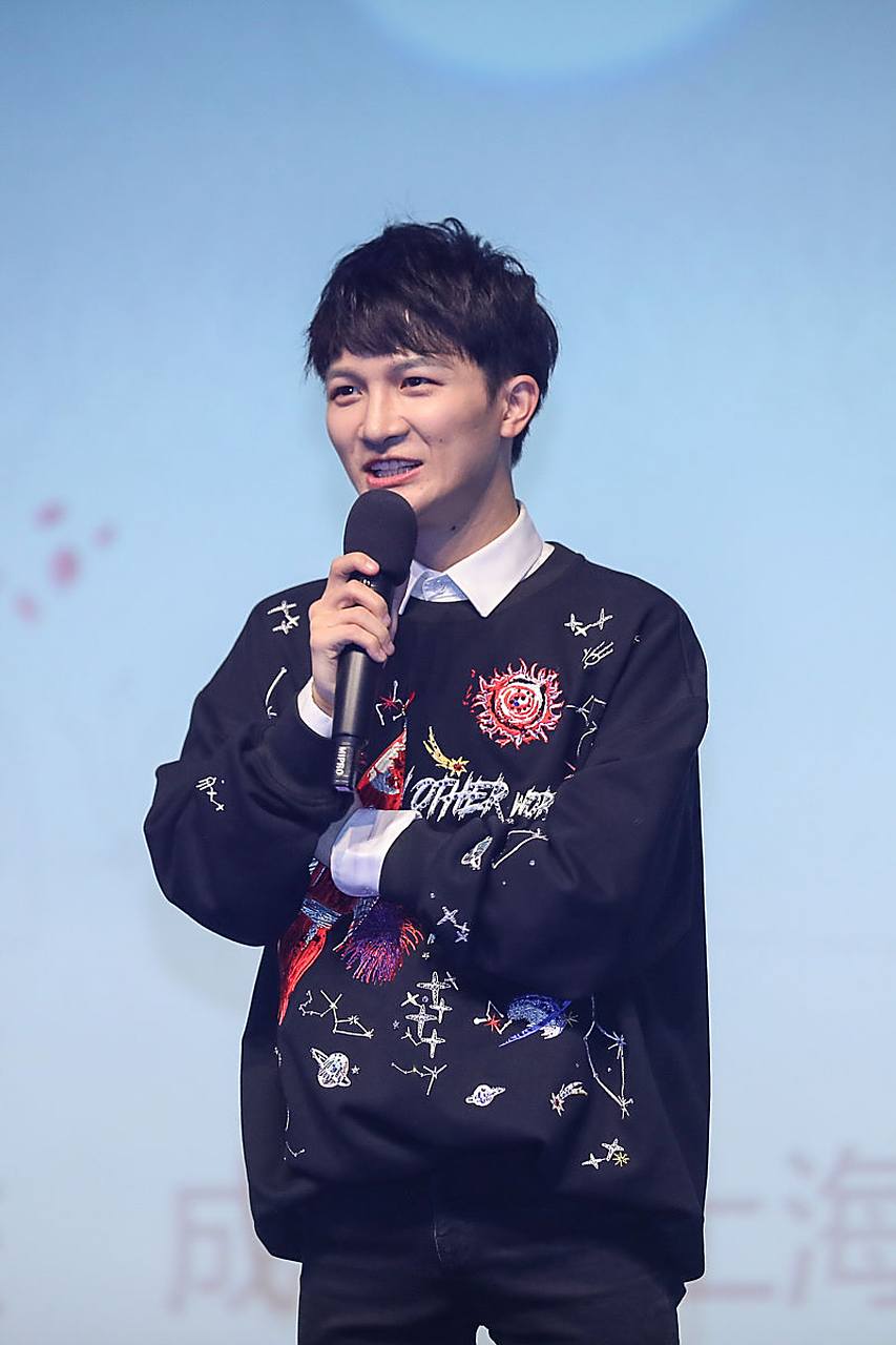 他们不仅带来了我们抛弃不用的诗歌,还叠加了元朝的