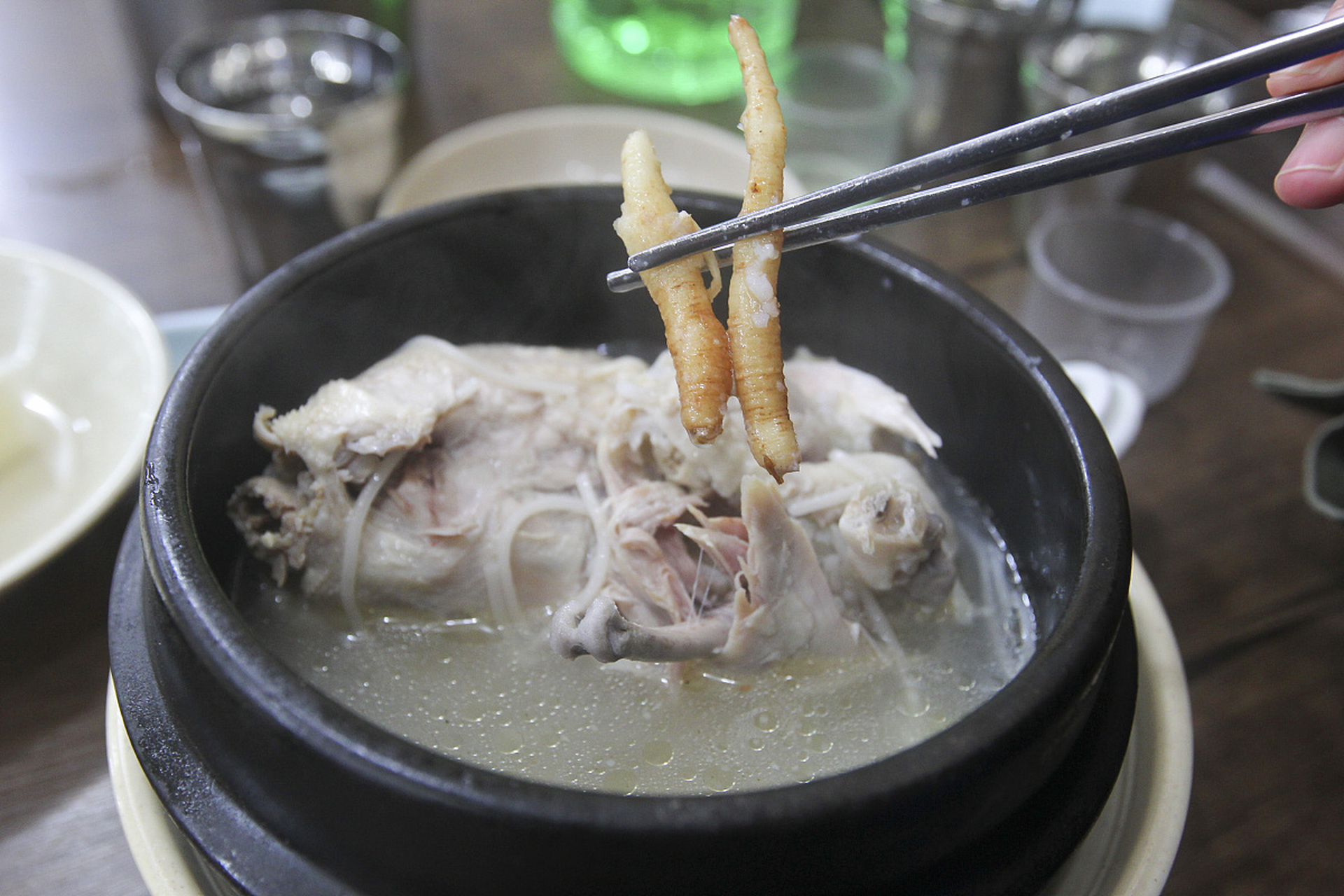 黃石陽新屯鳥湯:美味與養生兼備 在湖北黃石市,有一道美食——陽新屯