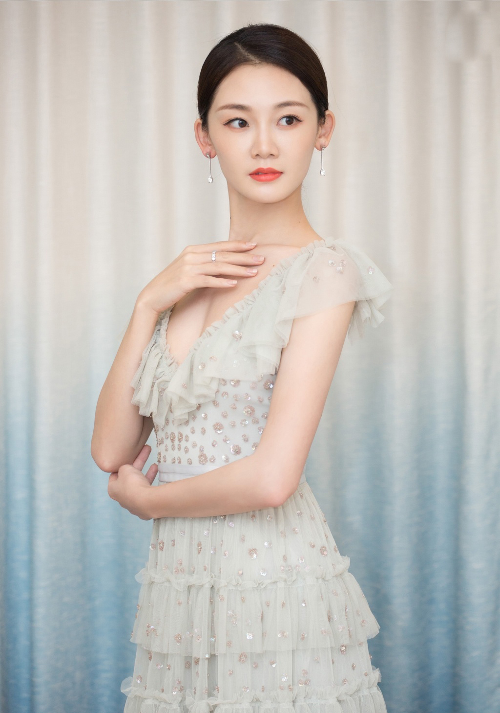 性感的身材,十分撩人 转载自百家号作者:情感小专家姐姐