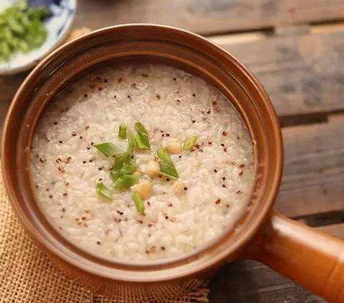 煲粥製作:三文魚藜麥粥,推薦選用紅藜麥來進行煲粥