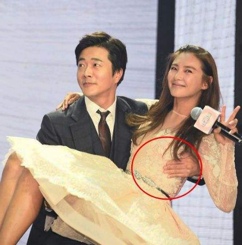 盘点"公主抱"被揩油的女星,看到baby那张,默默心疼她三秒钟!