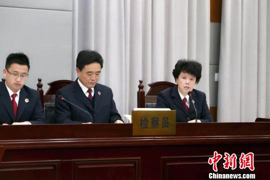 江苏省检察院检察长,二级大检察官刘华出庭履职. 刘元华 摄