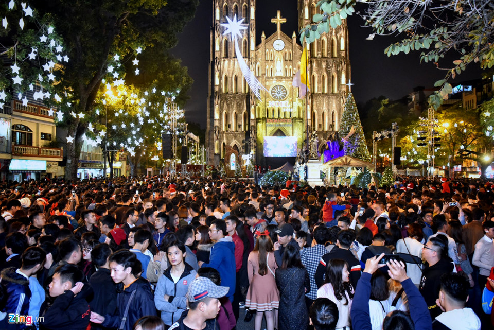 在越南圣诞节搞得跟过年一样热闹