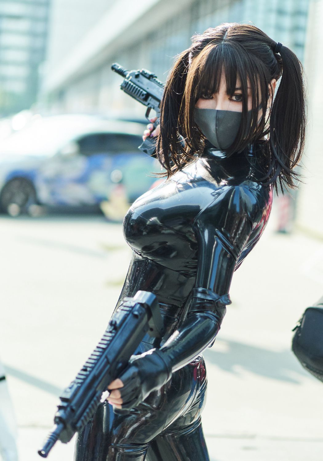 漫展上穿皮衣的小姐姐,请别用手枪对着我