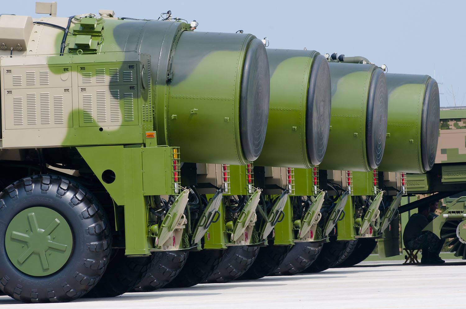 导弹太贵打不起,东风-21造价让人吐血,可否用火箭弹代替?