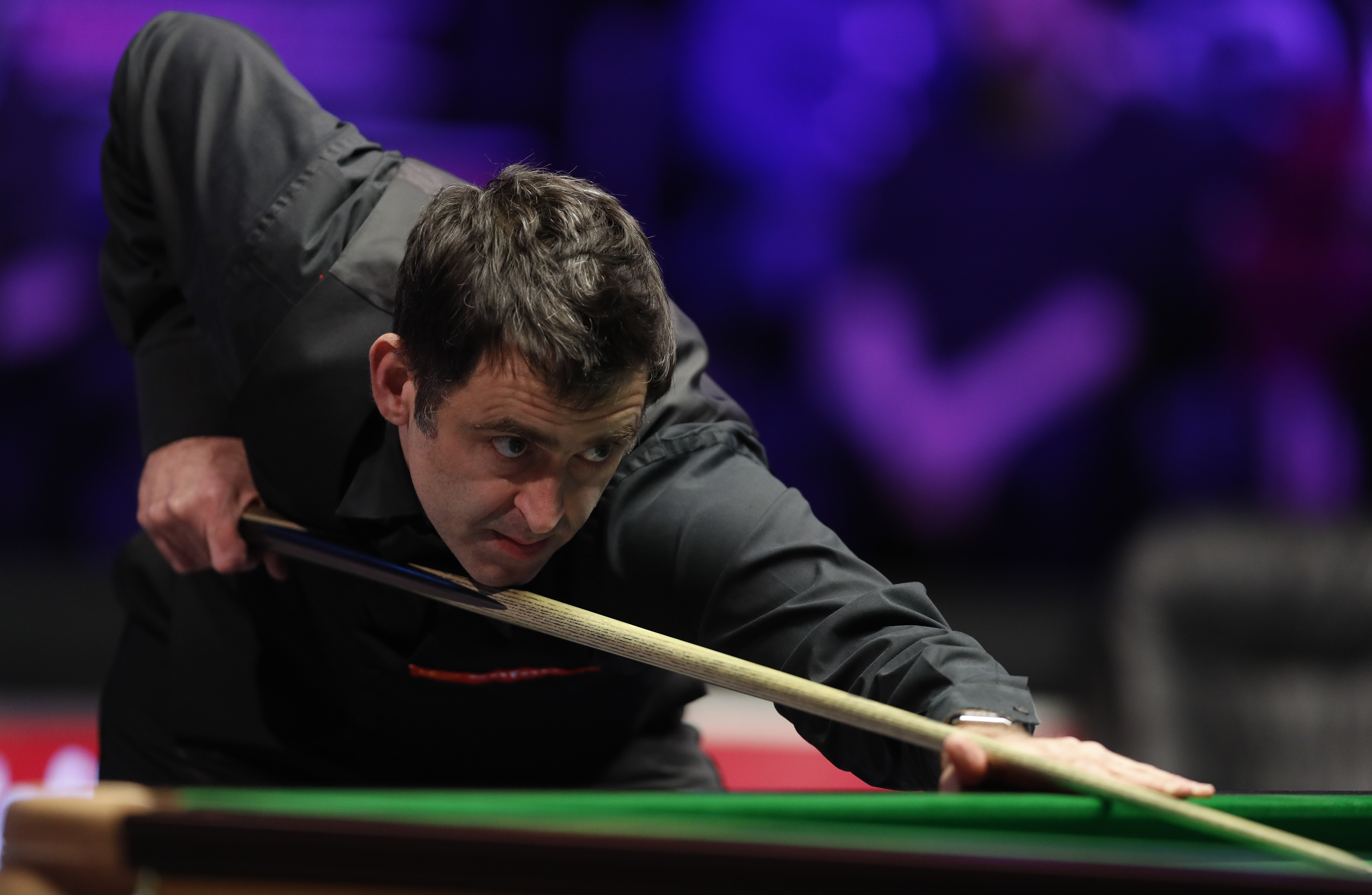 (体育)(4)斯诺克——大师赛:奥沙利文首轮晋级