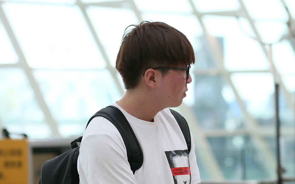 毛不易身材发福,头顶锅盖头,网友:毛不易怎么变成这样了?