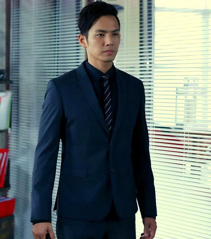 钟汉良穿西装清新儒雅,帅出新境界,岁月都掩盖不了的man!