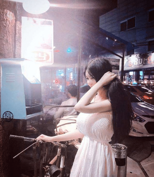 抖音芭比巨兔长啥样?堪称天使与魔鬼结合体,只是这比例有点怪