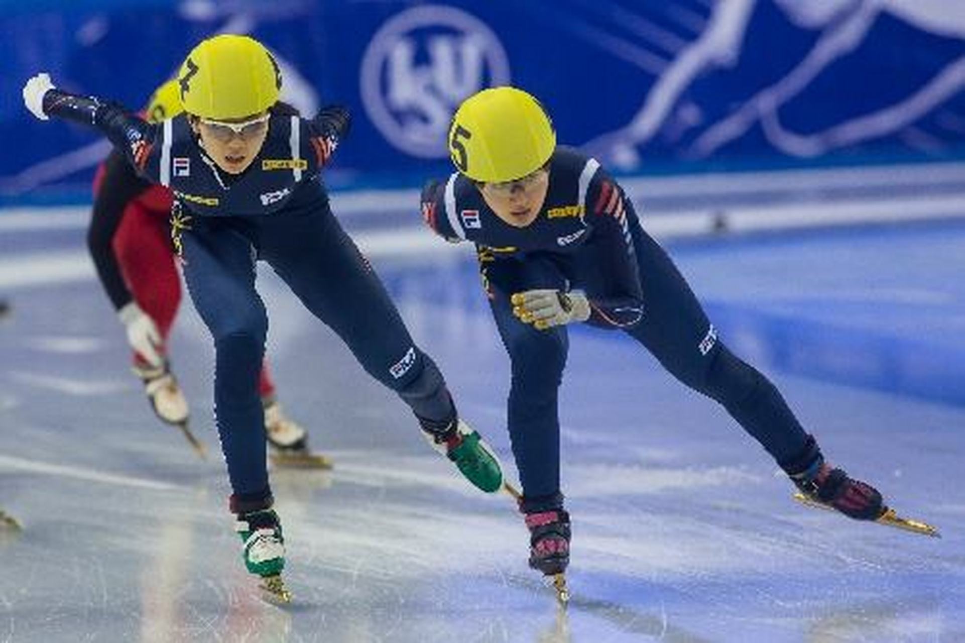 短道速滑世锦赛#赛事历史:1975年,国际滑冰联盟成立了速度滑冰技术