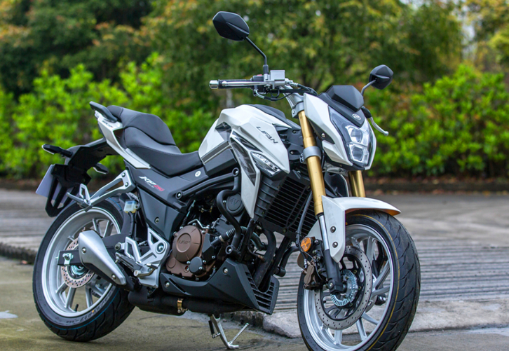 4:雅马哈飞致ys250,目前是口碑最好的250cc的机车!