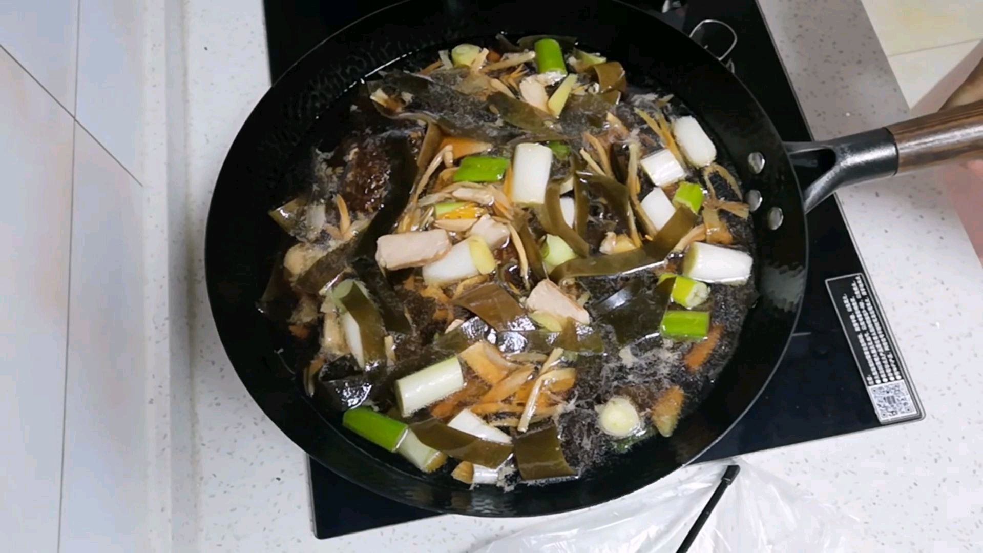 黄花菜炖肉的家常做法,简单易学,鲜香味美又营养