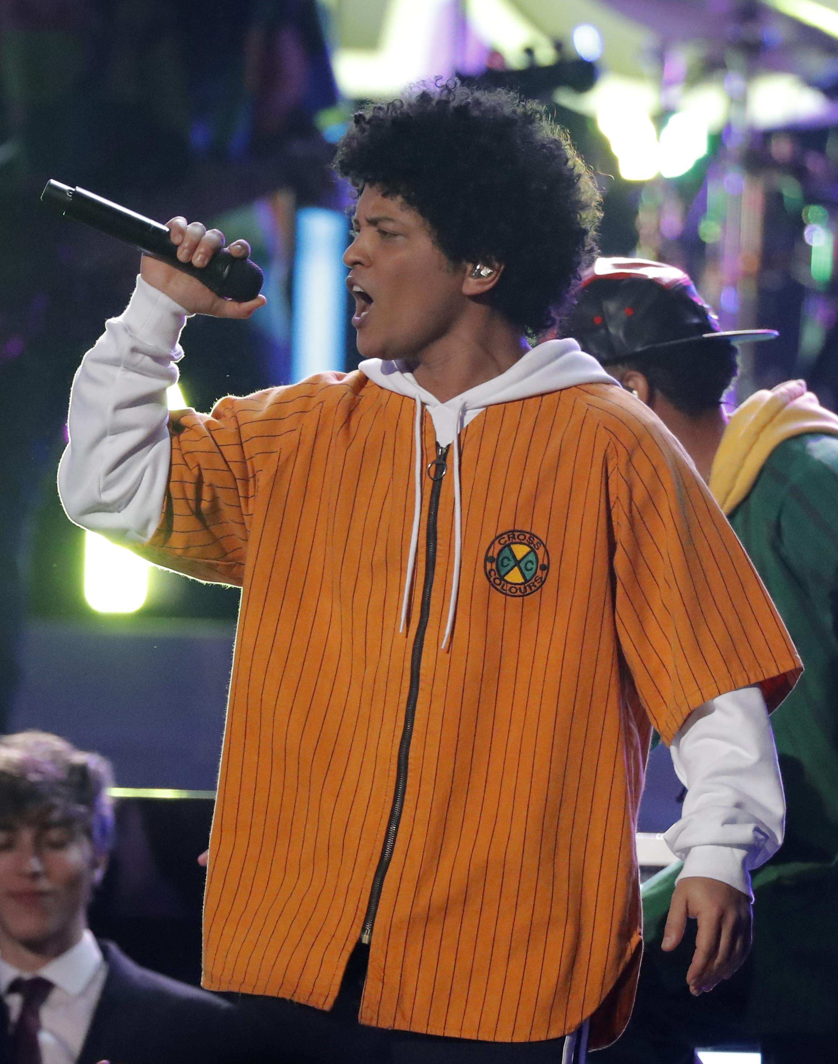 [11](外代二线)第60届格莱美奖——布鲁诺·马尔斯成最大赢家