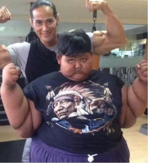 印尼400斤的胖男孩终于瘦下来了,减肥效果明显!你想知道秘籍吗