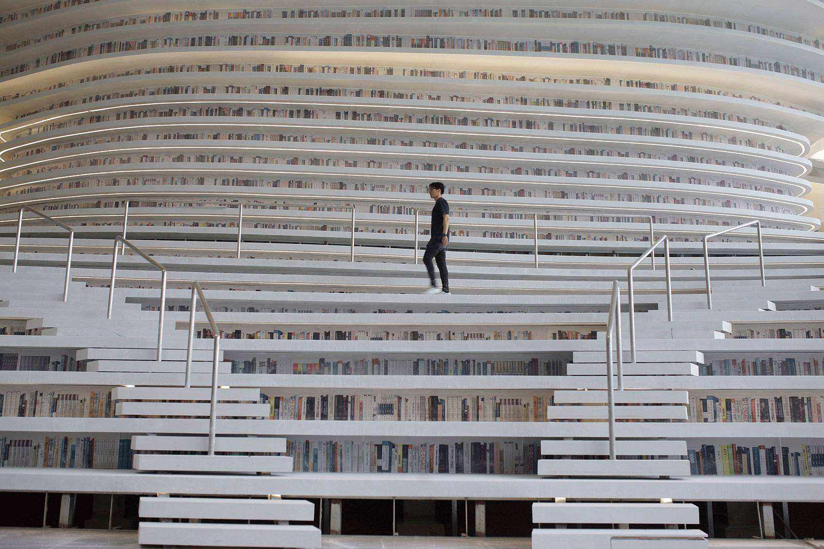 天津图书馆辣眼球,亮眼的建筑成网红,游客都慕名而来旅游参观