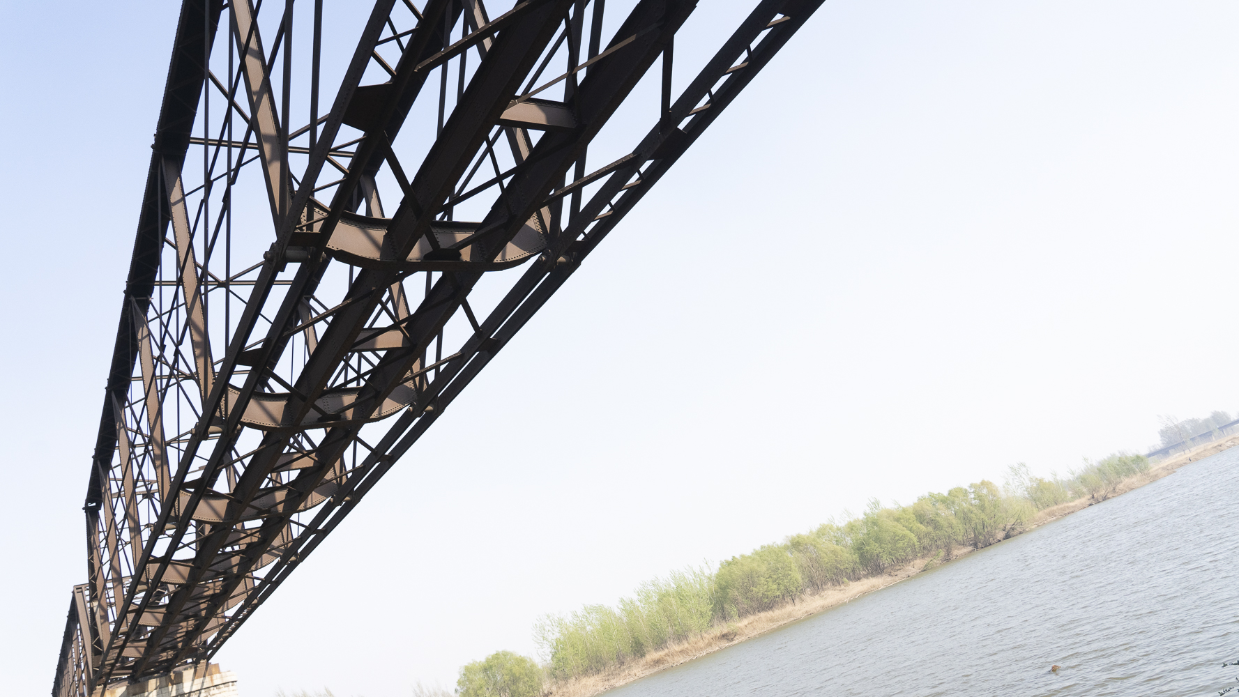 而滦河大铁桥的诞生,要追溯到清朝时期的1891年初.