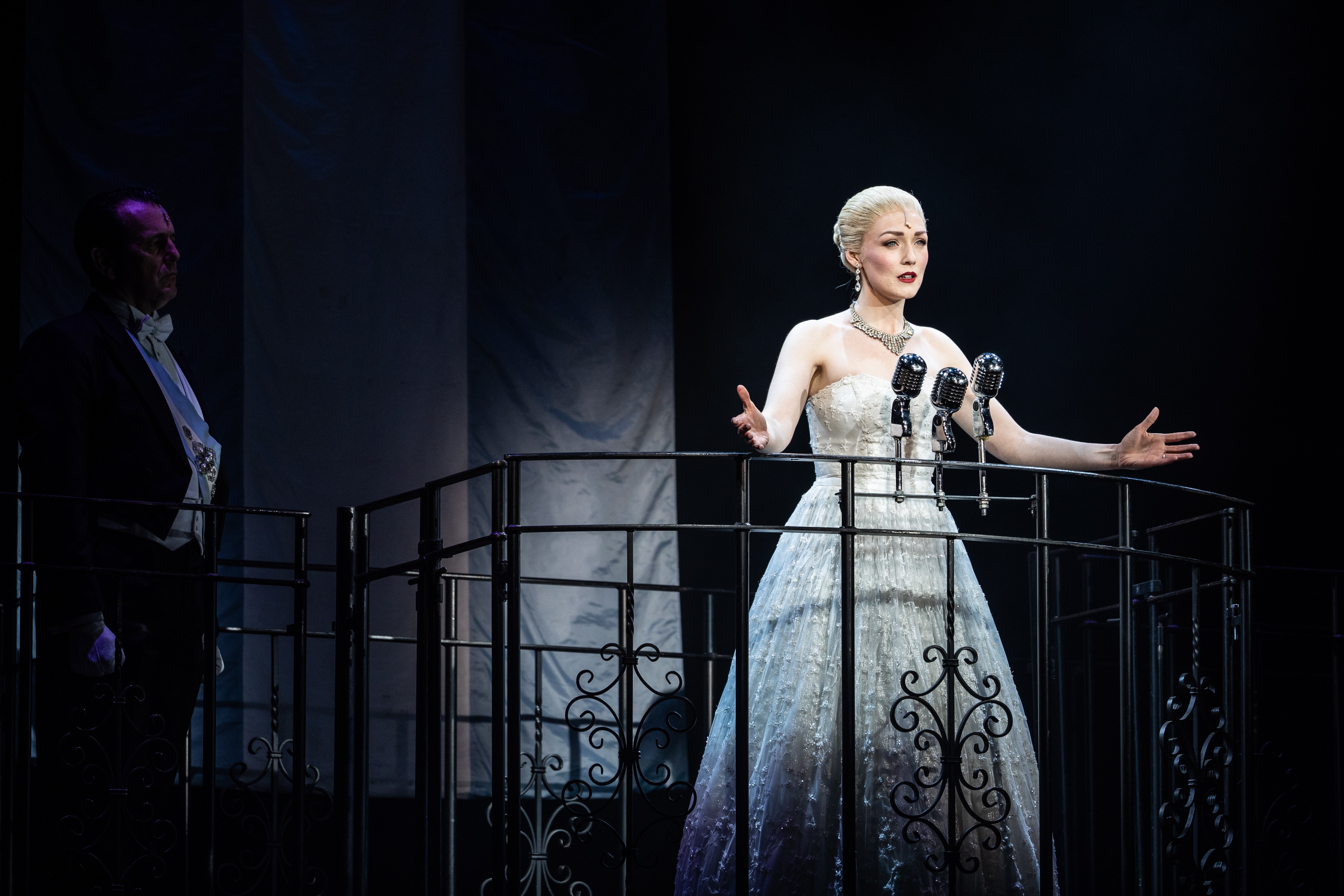 (2)音乐剧《艾薇塔》在柏林上演