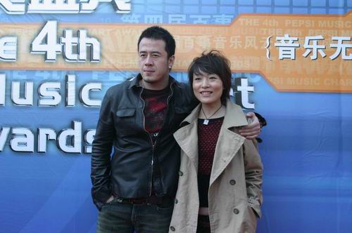 她曾是一代歌后,自杀后两任丈夫不出席葬礼,反倒忙着争财产