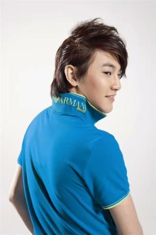 游乐王子不是何润东是袁奇峰,20岁出道帅成这样