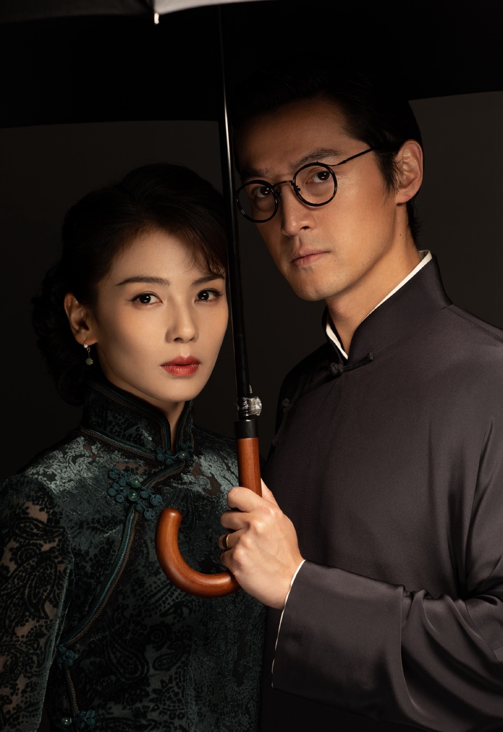 《永不消逝的电波》刘涛与胡歌的写真,如寒冬烈火,爱与信仰永存