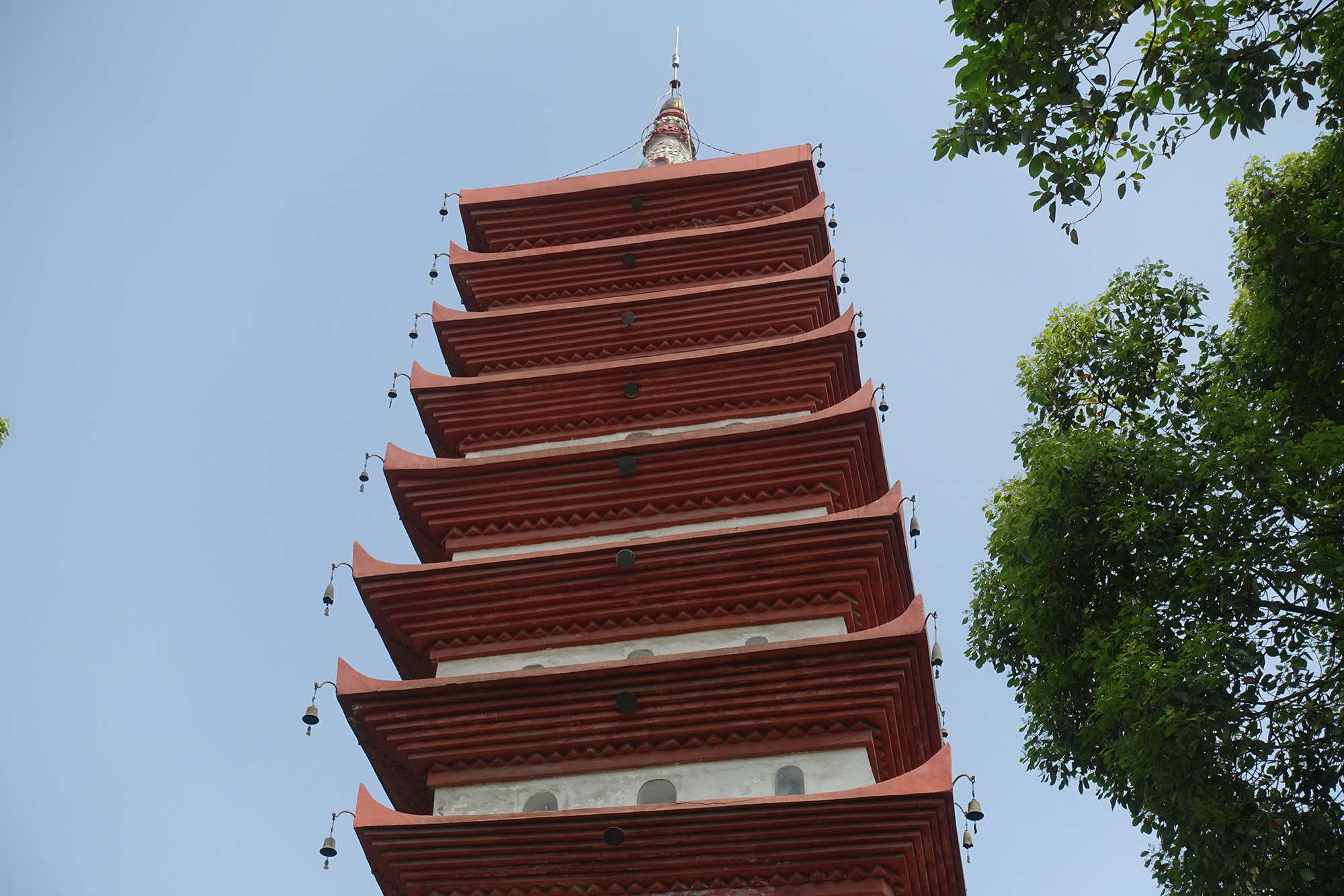 成都的宝光寺,院内有一塔,塔内藏有13颗真身舍利子