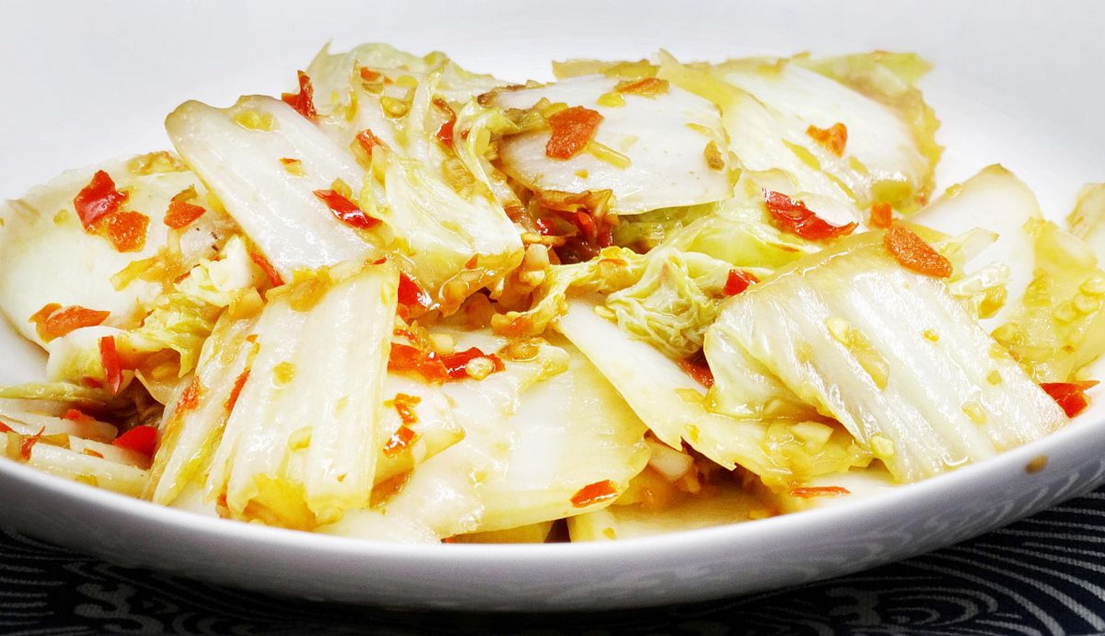 家常酸辣白菜,色香味俱全!选材鲜嫩,调料独特.