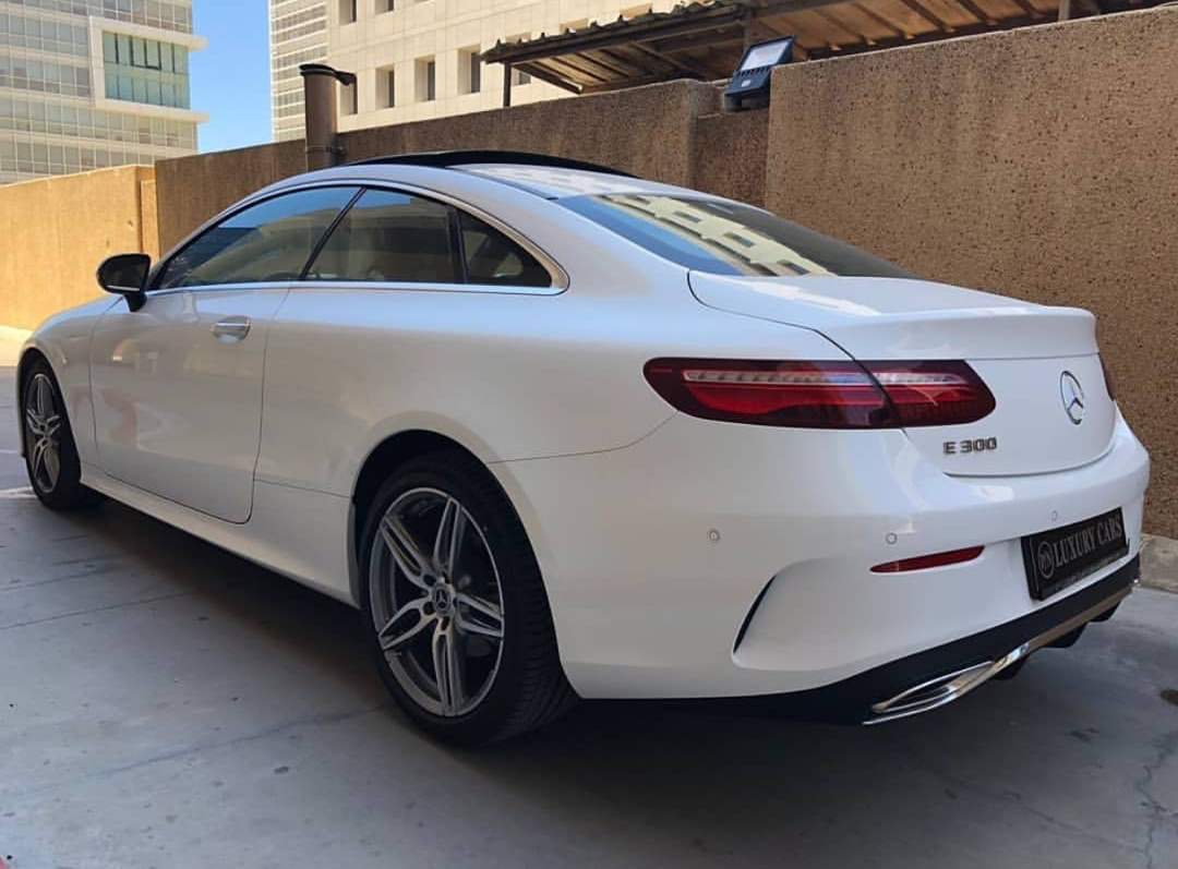 一辆完美的轿跑等于双门加溜背,奔驰amg e300你喜欢吗?