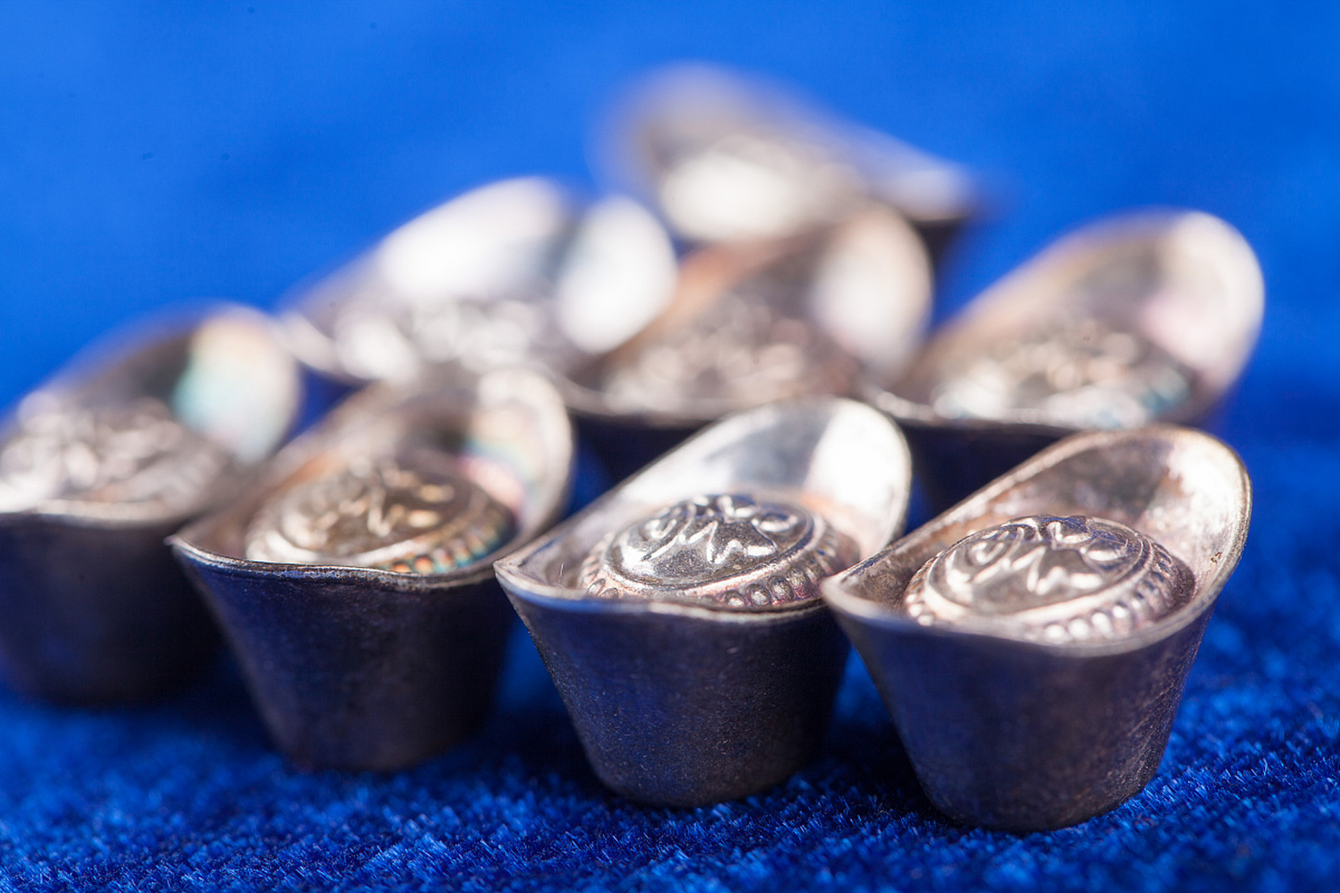 古代的银子的真实样子,值钱你也嫌脏,别再被电视剧骗了 我们在古装