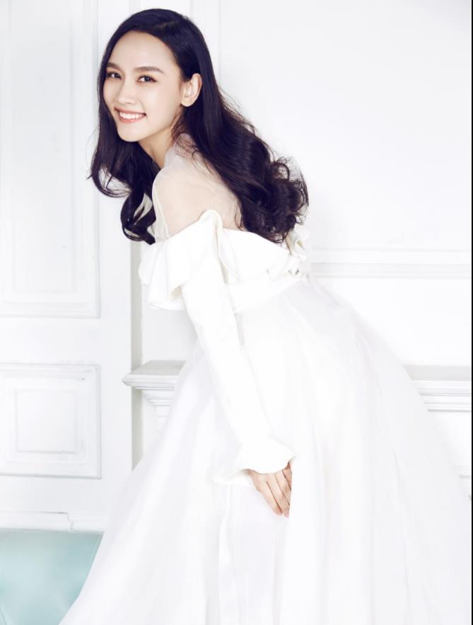 有一次孙骁骁上某个综艺,主持人让孙骁骁发信息给男闺蜜看谁先回,骁骁