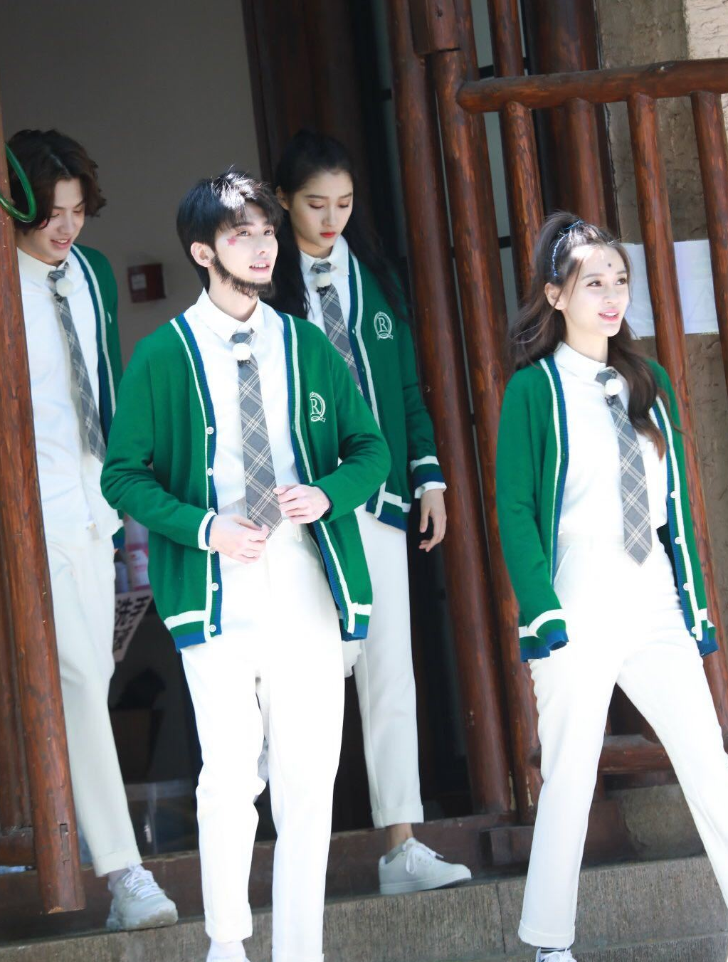 跑男终于正式开录,黄明昊关晓彤成飞行嘉宾,全员学院风元气十足