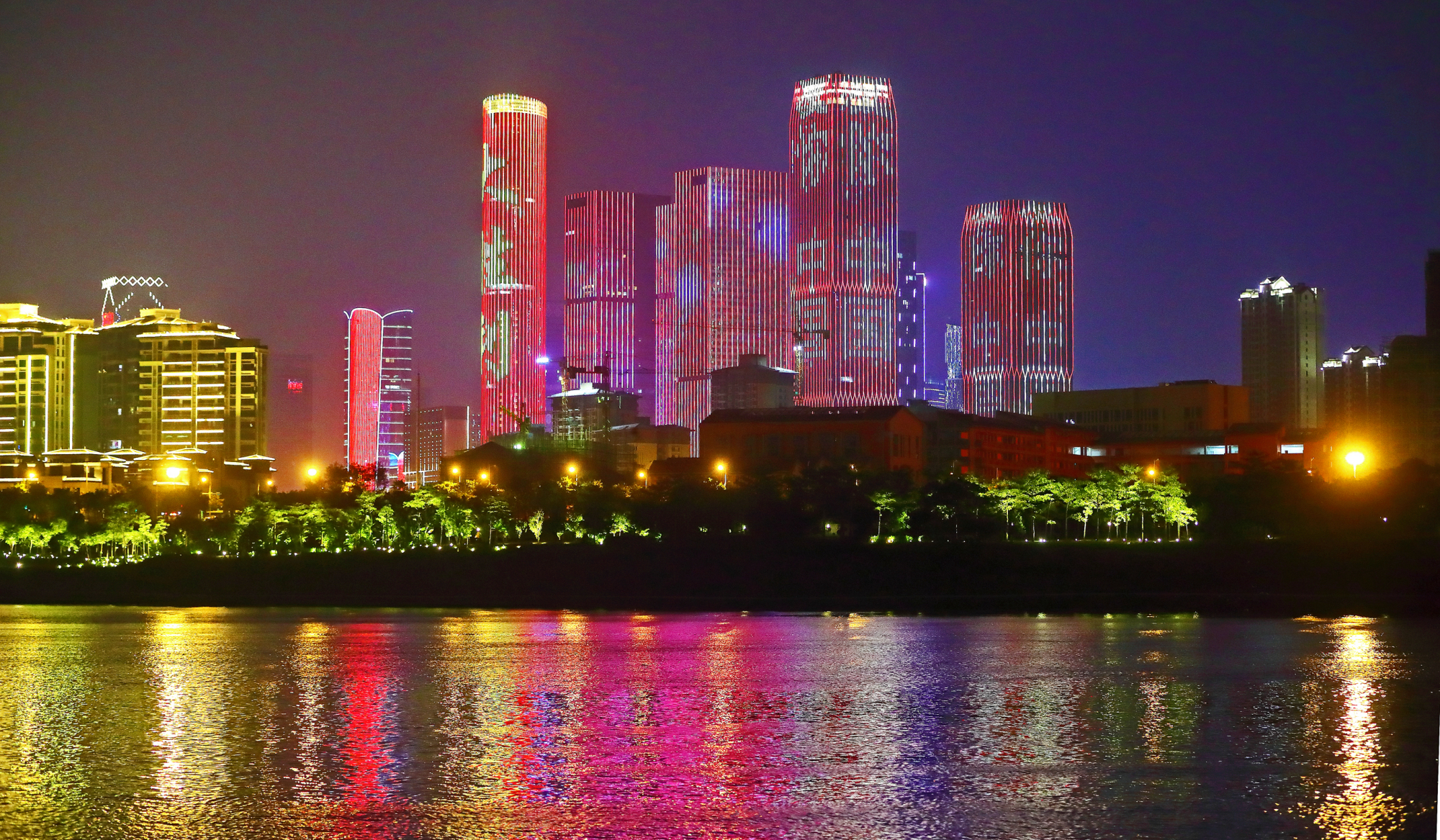南宁五象新区夜景旖旎多姿