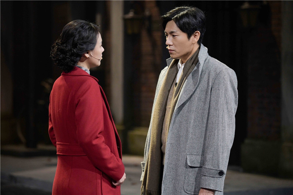 组图:马思纯秦昊搭档演绎《半生缘》二人深情对望超投入