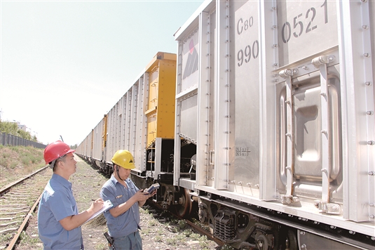 神华铁路首列租用车辆完成检查上线运行